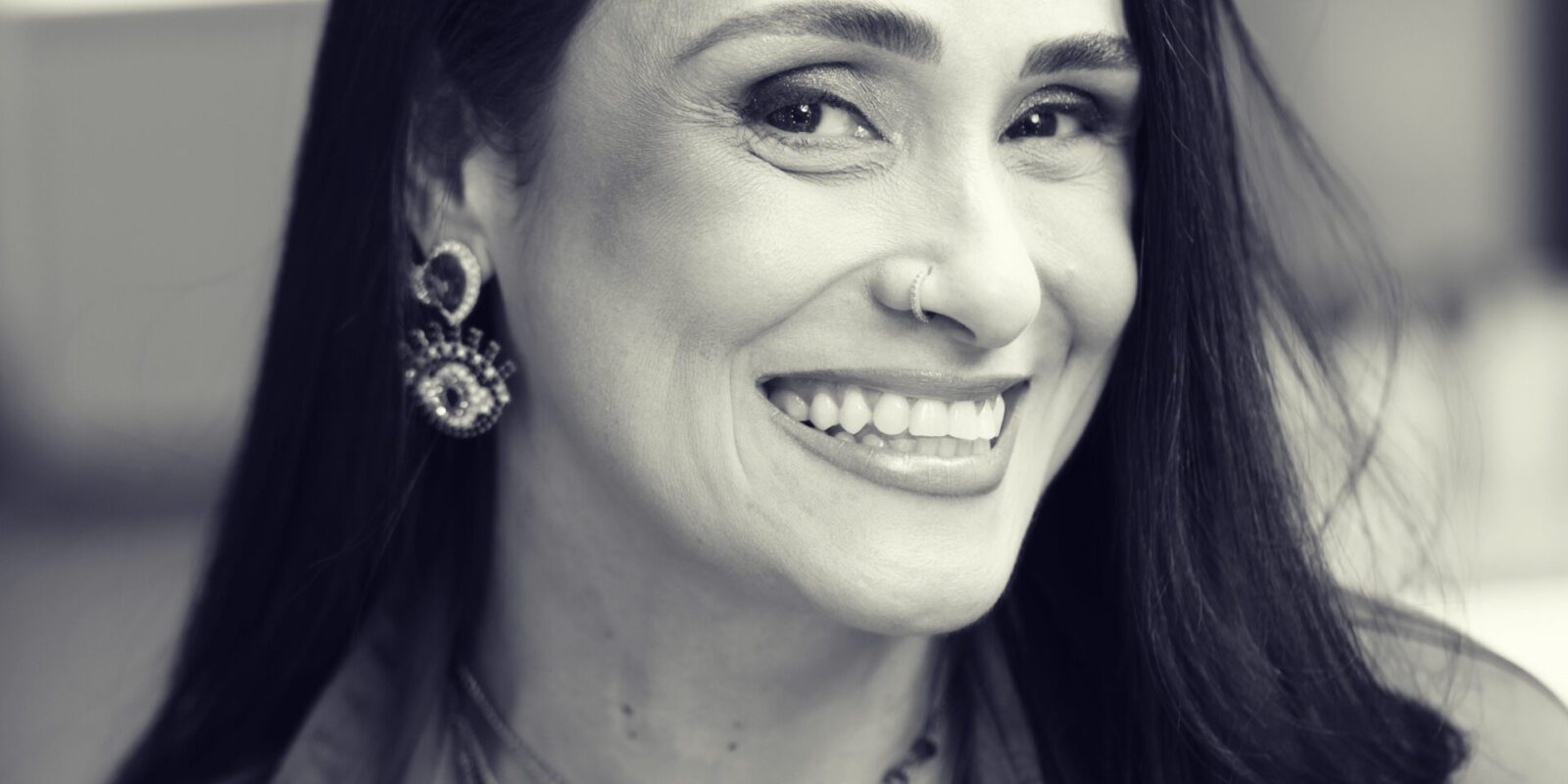 Personal Trainer - Vanessa Aurélio - Pós Graduada em Lesões e Doenças Musculoesqueléticas | Prevenção e Exercícios